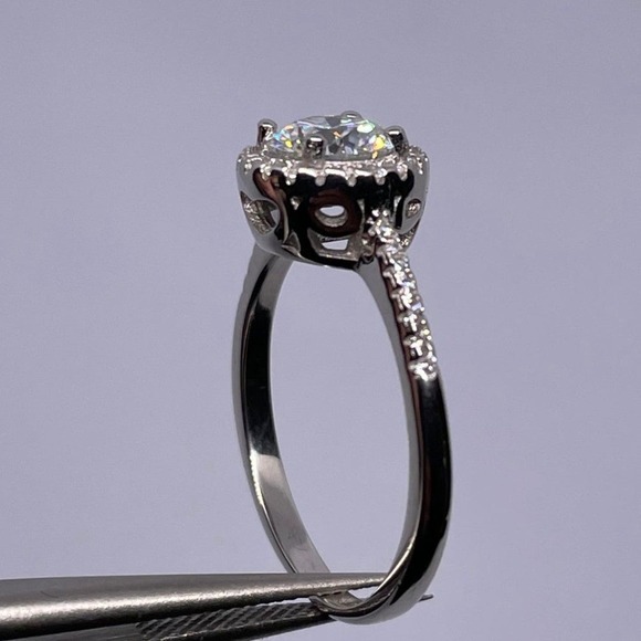 Vintage Style White Gold Diamond Ring Round Cut Halo S925 1 Ct sz 6.5 - Picture 3 of 12